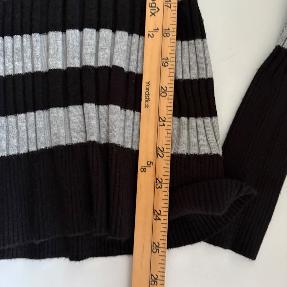 Y2K Women Striped Fitted Sweater Knit Top Size M Elena Bella Swan Deep V Neck - Picture 7 of 8